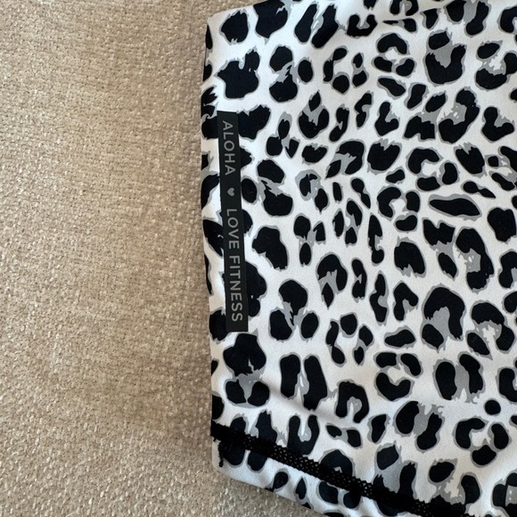 Love Fitness Aloha Reversible Leopard Print High Neck Racerback Crop Tank Black - Picture 3 of 7